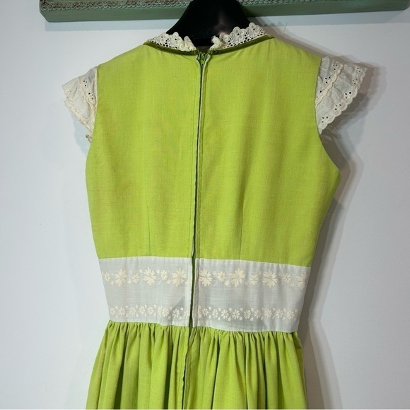 Vintage lime-green V-neck cottage core lace eyelet ruffle dress small women’s - Picture 6 of 10